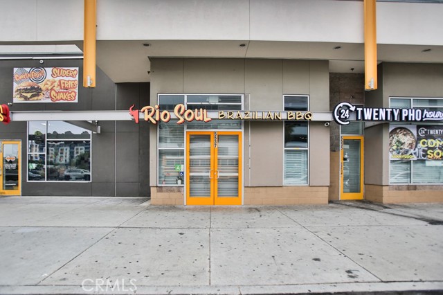 5537 W Sunset Boulevard, Los Angeles CA: https://media.crmls.org/medias/aab849b3-d589-4e6d-ad34-f921e7920a4c.jpg