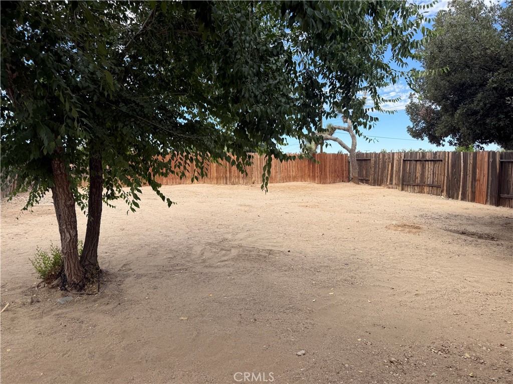 https://media.crmls.org/medias/aab89332-bc18-4101-81c3-7fa09e36ebab.jpg?preset=X-Large