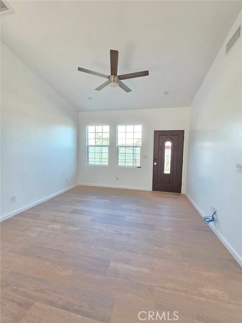 8431 Fontana St, Downey CA: https://media.crmls.org/medias/aab8b5b2-9dbe-4c89-85f9-ed3337a40601.jpg