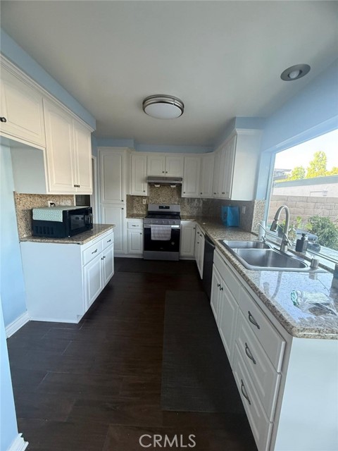 11459 Shippigan Way, Cypress CA: https://media.crmls.org/medias/aab8edf8-600a-42e2-aac9-e4198b05dca9.jpg