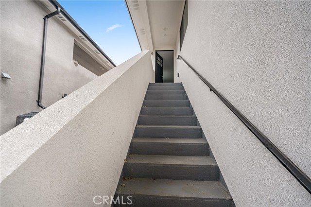 3301 Obama Boulevard, Los Angeles CA: https://media.crmls.org/medias/aab8f2dd-05f7-437b-9c0d-a8f875b4bca0.jpg
