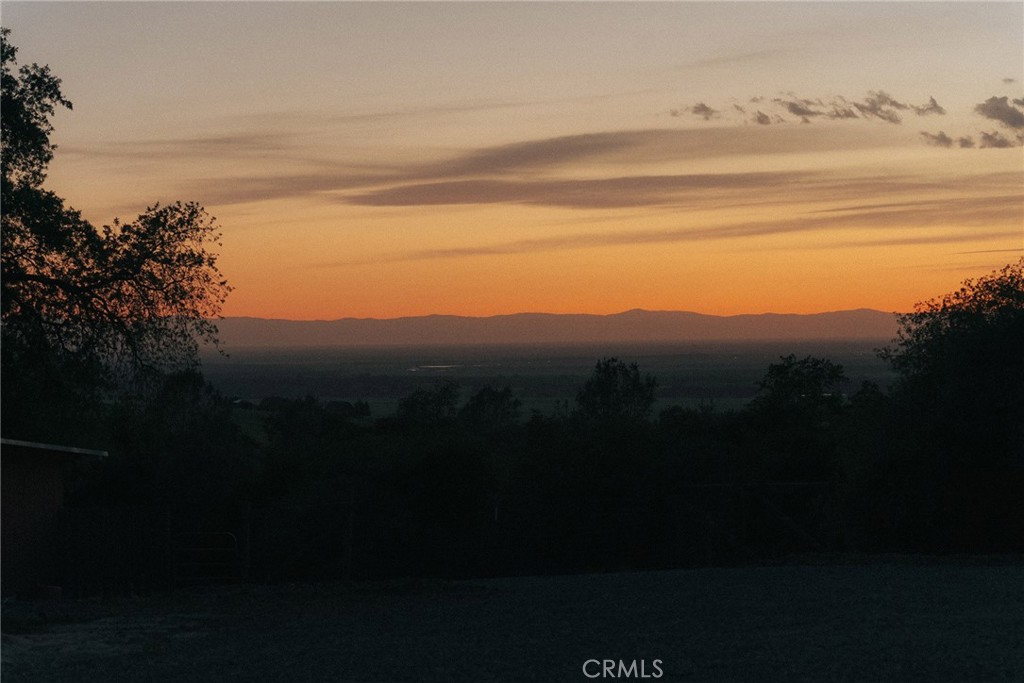 https://media.crmls.org/medias/aab8facd-e63d-465f-a36c-66f22bc2163d.jpg?preset=X-Large