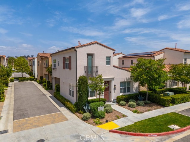 21851 Moveo Drive, Saugus CA: https://media.crmls.org/medias/aab9c5d2-5b8d-47dd-9106-cb1301ba9b9d.jpg