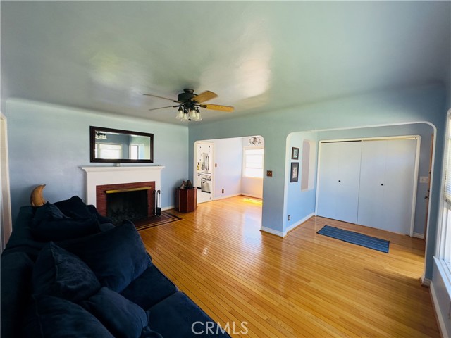 Detail Gallery Image 4 of 15 For 8414 Bleriot Ave, Los Angeles,  CA 90045 - 3 Beds | 3 Baths