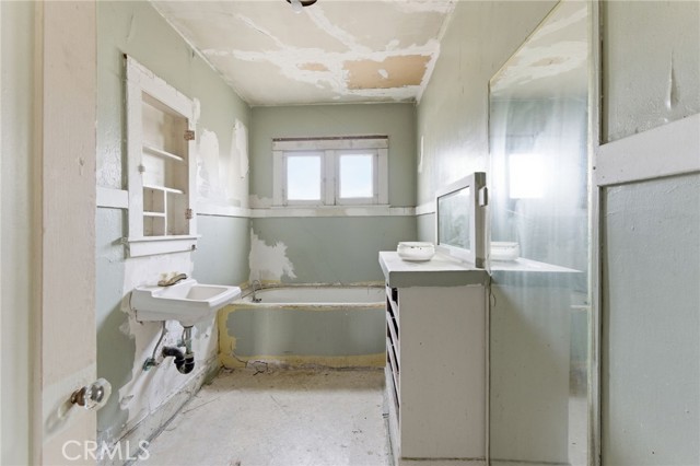 Detail Gallery Image 15 of 16 For 2064 Myrtle, Long Beach,  CA 90806 - 2 Beds | 1 Baths