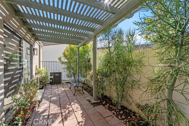 3215 Stonewood Court, Fullerton CA: https://media.crmls.org/medias/aaba5730-d3fc-415b-ac83-25e63f574f67.jpg