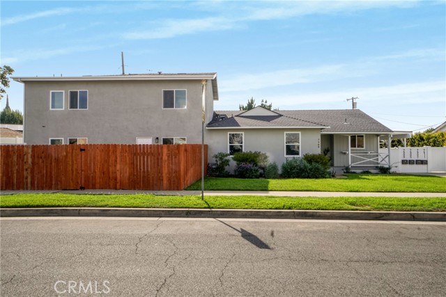 Detail Gallery Image 3 of 43 For 7909 Aldea Ave, Lake Balboa,  CA 91406 - 6 Beds | 5/2 Baths