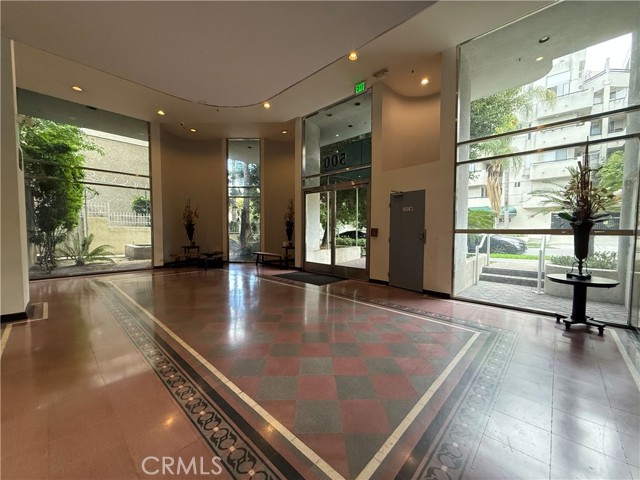 Detail Gallery Image 3 of 35 For 500 S Berendo St #302,  Los Angeles,  CA 90020 - 3 Beds | 2 Baths