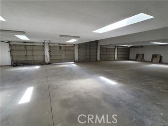 https://media.crmls.org/medias/aabacce9-41bb-448c-a274-2e9e3ba8e0a3.jpg?preset=X-Large