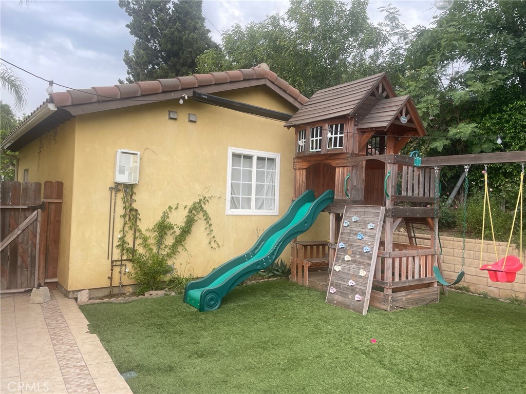 https://media.crmls.org/medias/aabb37ea-fa0f-4543-bc61-69462010135a.jpg?preset=X-Large