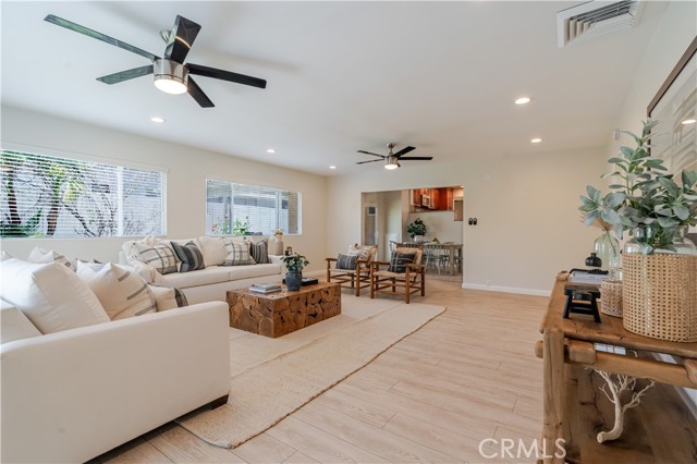 Detail Gallery Image 15 of 50 For 3822 S Cloverdale Ave, Los Angeles,  CA 90008 - 5 Beds | 3 Baths
