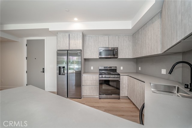 2828 London Street, Los Angeles CA: https://media.crmls.org/medias/aabc1c7d-99e7-4238-85c3-30e7200da0c2.jpg