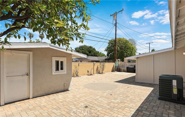 2279 W Falmouth Avenue, Anaheim CA: https://media.crmls.org/medias/aabc253e-6d2d-48e4-b61a-89bff773f3af.jpg