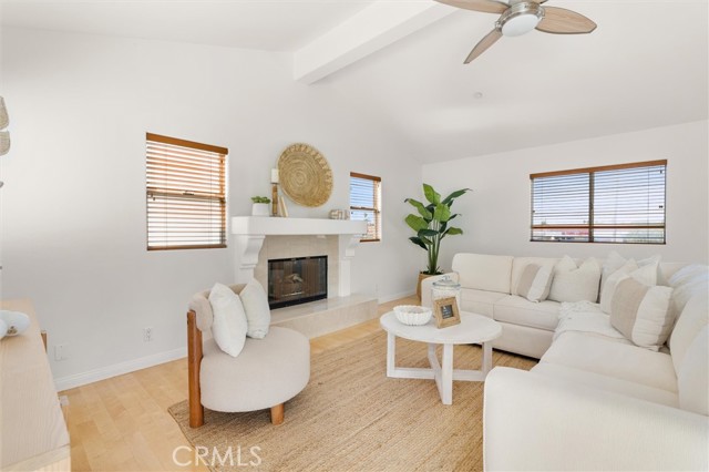 Detail Gallery Image 2 of 35 For 2405 Vanderbilt Ln #C,  Redondo Beach,  CA 90278 - 3 Beds | 2/1 Baths