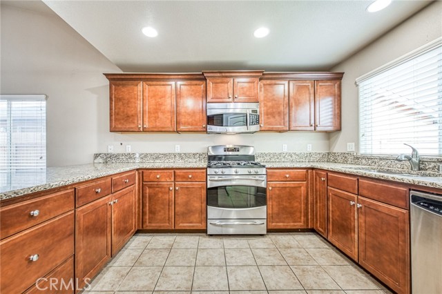 Detail Gallery Image 5 of 17 For 1203 N Kaplan Pl, Hanford,  CA 93230 - 4 Beds | 2 Baths