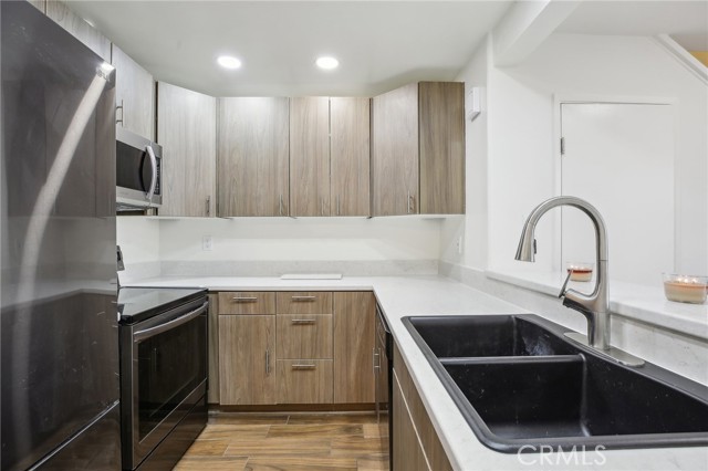 25761 Le Parc, Lake Forest CA: https://media.crmls.org/medias/aabcf35b-8228-4477-a8bf-358e989559ee.jpg