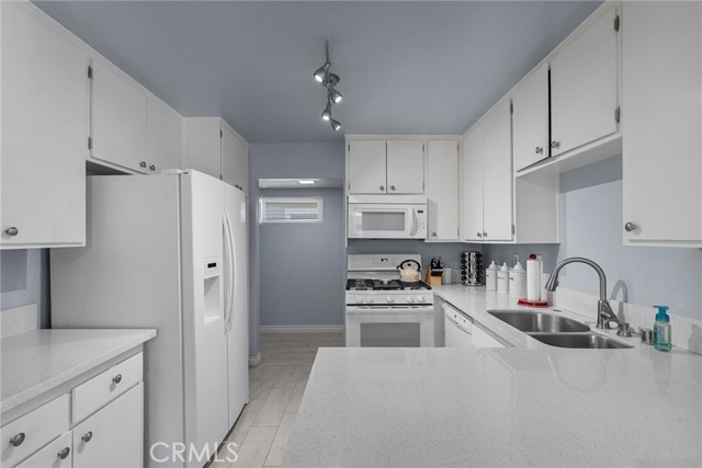 31321 The Old Road, Castaic CA: https://media.crmls.org/medias/aabd33ad-05b9-4082-829d-8df6a3a557a1.jpg