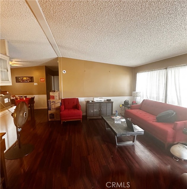 2140 Mentone Boulevard, Mentone CA: https://media.crmls.org/medias/aabddcb4-1e6a-4963-8958-43334813155a.jpg