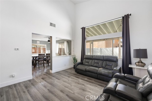 Detail Gallery Image 12 of 41 For 844 Pathfinder, Corona,  CA 92878 - 3 Beds | 2/1 Baths