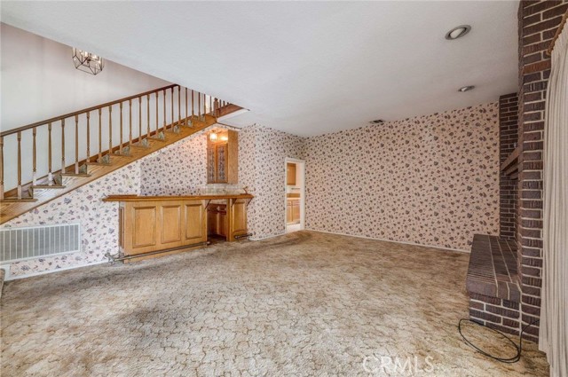 605 N Live Oak, Glendora CA: https://media.crmls.org/medias/aabe69bb-dfd9-467d-adf6-87b771d9d010.jpg