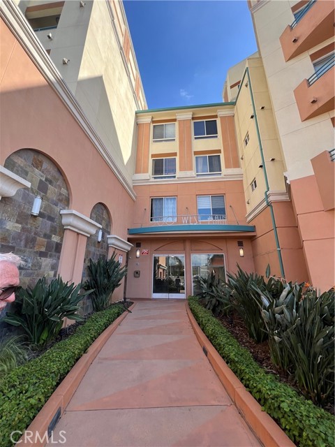 580 W Main, Alhambra CA: https://media.crmls.org/medias/aabf6c6f-703c-4439-86bb-1f569e6f9b83.jpg