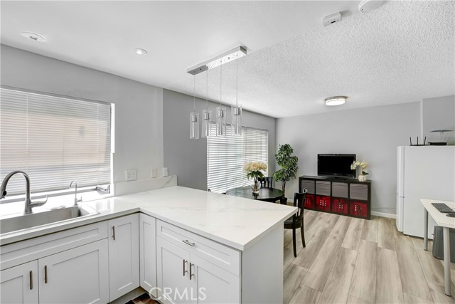Detail Gallery Image 8 of 20 For 2620 W Grand Ave #E,  Alhambra,  CA 91801 - 3 Beds | 2/1 Baths