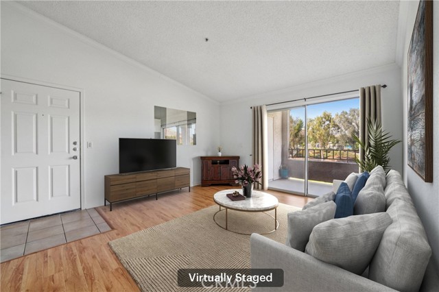 Detail Gallery Image 3 of 39 For 1995 Las Colinas Cir #307,  Corona,  CA 92879 - 2 Beds | 2 Baths