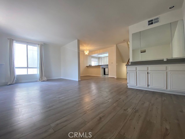 Detail Gallery Image 5 of 22 For 14948 Moorpark St #101,  Sherman Oaks,  CA 91403 - 3 Beds | 3/1 Baths