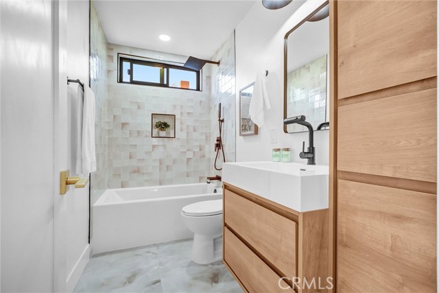 Detail Gallery Image 13 of 33 For 15335 Seine, Irvine,  CA 92604 - 6 Beds | 4 Baths