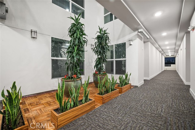Detail Gallery Image 5 of 23 For 5820 La Mirada Ave #204,  Hollywood,  CA 90038 - 3 Beds | 2 Baths