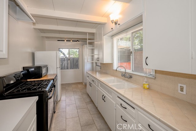 Detail Gallery Image 9 of 35 For 3226 Mills Ave, La Crescenta,  CA 91214 - 2 Beds | 1 Baths