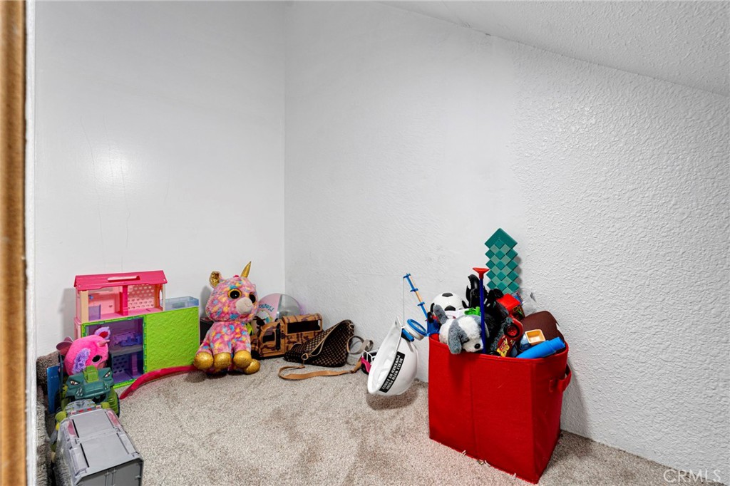 https://media.crmls.org/medias/aac4751c-2706-43b1-87fe-c337e582a351.jpg?preset=X-Large