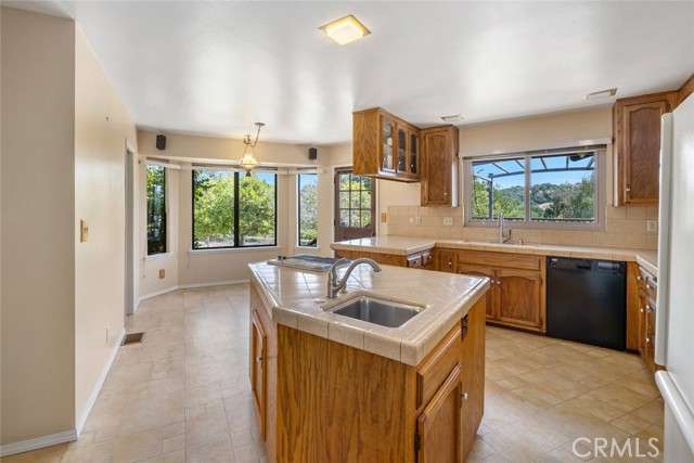 251 James Way, Arroyo Grande CA: https://media.crmls.org/medias/aac48ad0-7e34-4a52-a1d4-5c2b50fd01b5.jpg