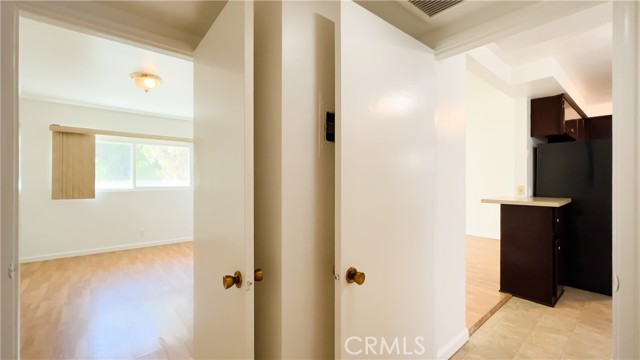 919 E La Palma Drive, Inglewood CA: https://media.crmls.org/medias/aac4ba20-a834-4bca-893e-3a3e1870b130.jpg