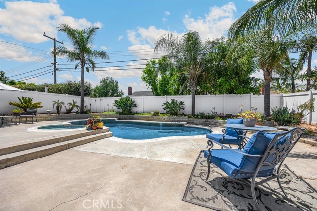 910 Huggins Avenue, Placentia CA: https://media.crmls.org/medias/aac63054-f984-4b50-b554-a4b11818a154.jpg
