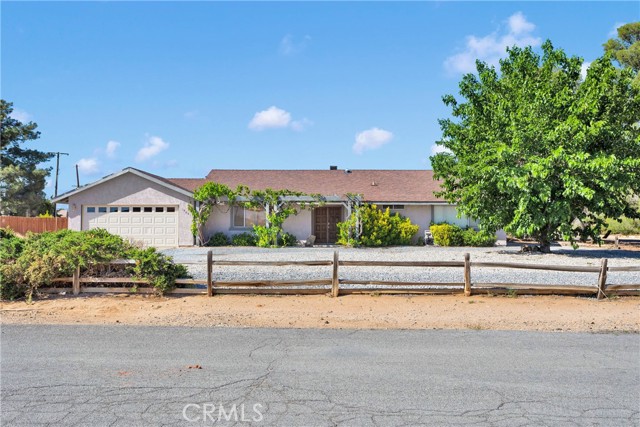 19891 Talihina Road, Apple Valley CA: https://media.crmls.org/medias/aac6d76c-a036-4bd6-8398-3dcc601f62f3.jpg