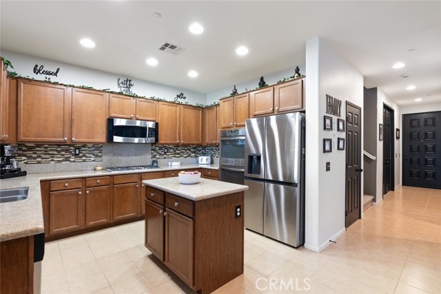 Detail Gallery Image 11 of 47 For 29522 Mascot, Lake Elsinore,  CA 92530 - 4 Beds | 2/1 Baths