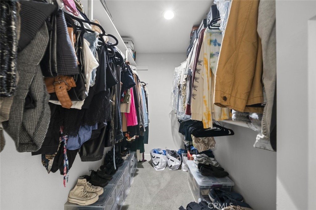 https://media.crmls.org/medias/aac8d590-03ad-4690-b0a9-e2a637e01286.jpg?preset=X-Large