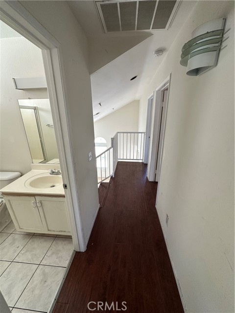 Detail Gallery Image 13 of 20 For 21041 Gault #C,  Canoga Park,  CA 91303 - 3 Beds | 2/1 Baths