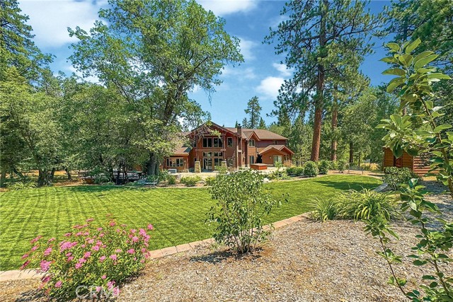 42143 Switzerland Drive, Big Bear CA: https://media.crmls.org/medias/aacb0efa-dce5-4ebc-9331-6ecb76fc8b45.jpg