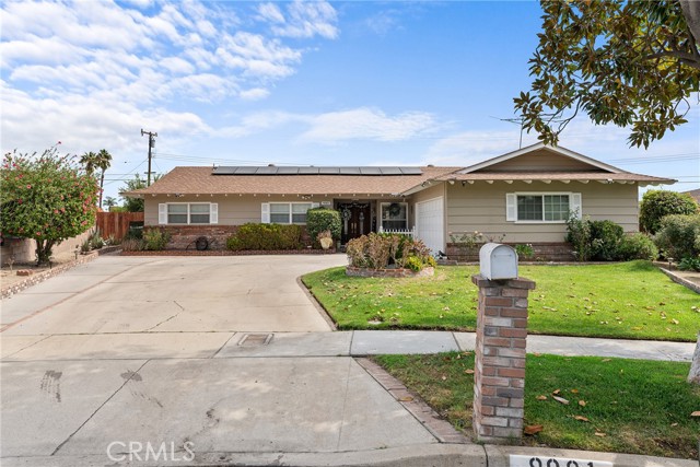 Detail Gallery Image 1 of 30 For 9081 Tangelo Ave, Fontana,  CA 92335 - 3 Beds | 2 Baths