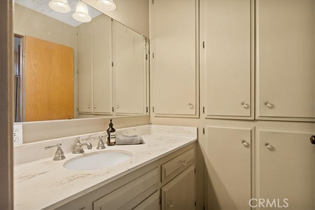 Detail Gallery Image 17 of 36 For 26522 Thunderbird Dr, Lake Arrowhead,  CA 92391 - 3 Beds | 2/1 Baths