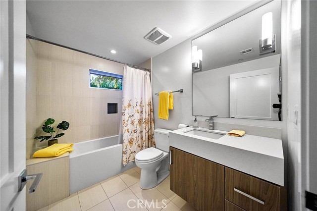 Detail Gallery Image 14 of 23 For 3715 San Marino St #104,  Los Angeles,  CA 90019 - 3 Beds | 2/1 Baths