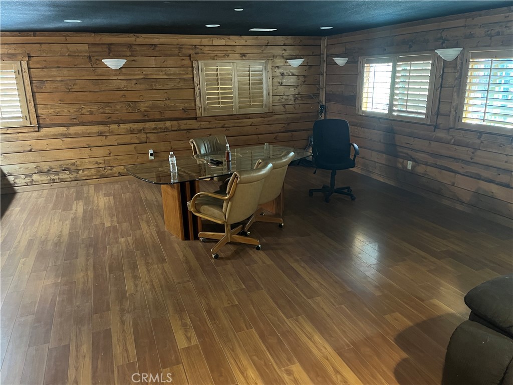 https://media.crmls.org/medias/aaccc8b3-50ae-4aeb-9642-44fd1651748b.jpg?preset=X-Large