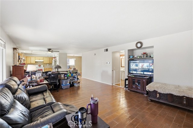 Detail Gallery Image 8 of 23 For 45409 Pickford Ave, Lancaster,  CA 93534 - 5 Beds | 2/1 Baths