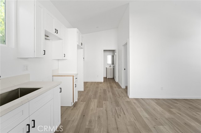 Detail Gallery Image 4 of 11 For 8510 1/2 Wilbur, Northridge,  CA 91324 - 1 Beds | 1 Baths