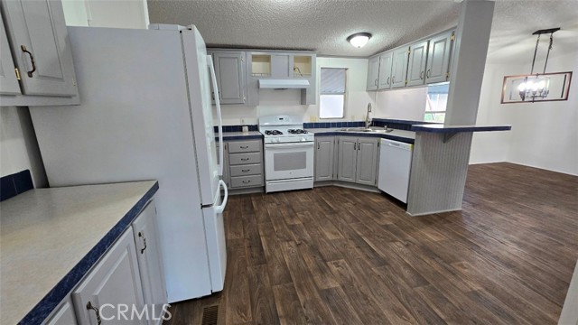 Detail Gallery Image 8 of 30 For 1512 E 5th St Spc 117, Ontario,  CA 91764 - 3 Beds | 2 Baths