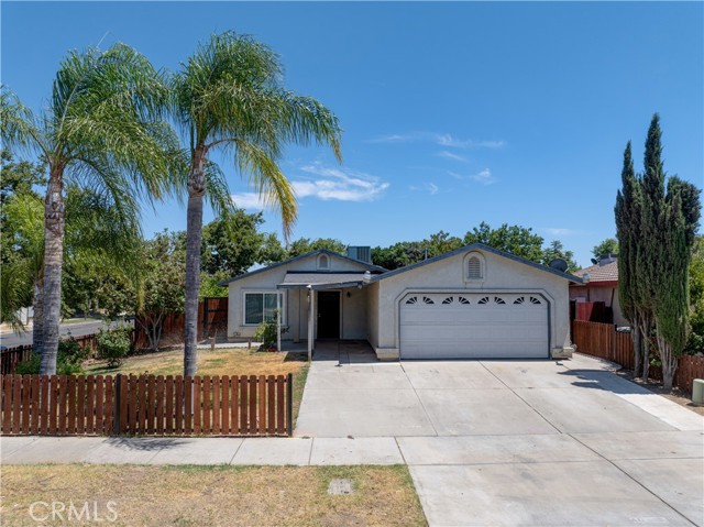 402 La Mesa Street, Merced CA: https://media.crmls.org/medias/aace0526-90c7-46ff-a7f2-db6bcdde5f85.jpg