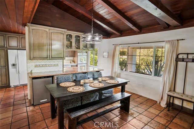 525 Bob Hope Drive, Burbank CA: https://media.crmls.org/medias/aacf30ef-03d1-4faa-a6d1-99bf972d5fbe.jpg