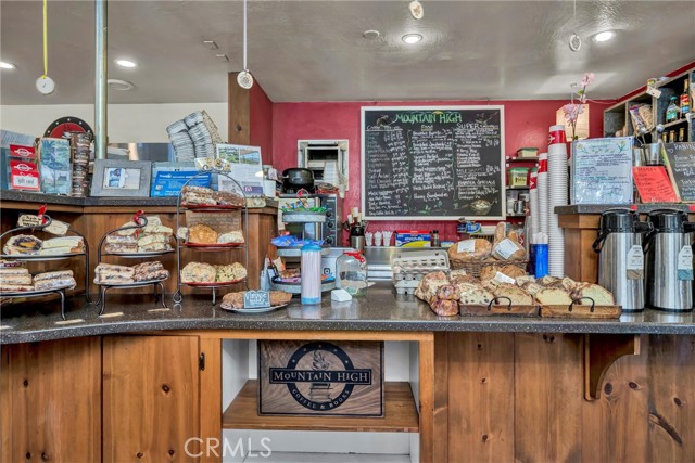 0, Cobb CA: https://media.crmls.org/medias/aacf65f2-501b-47eb-8de7-33fcd9a2304d.jpg